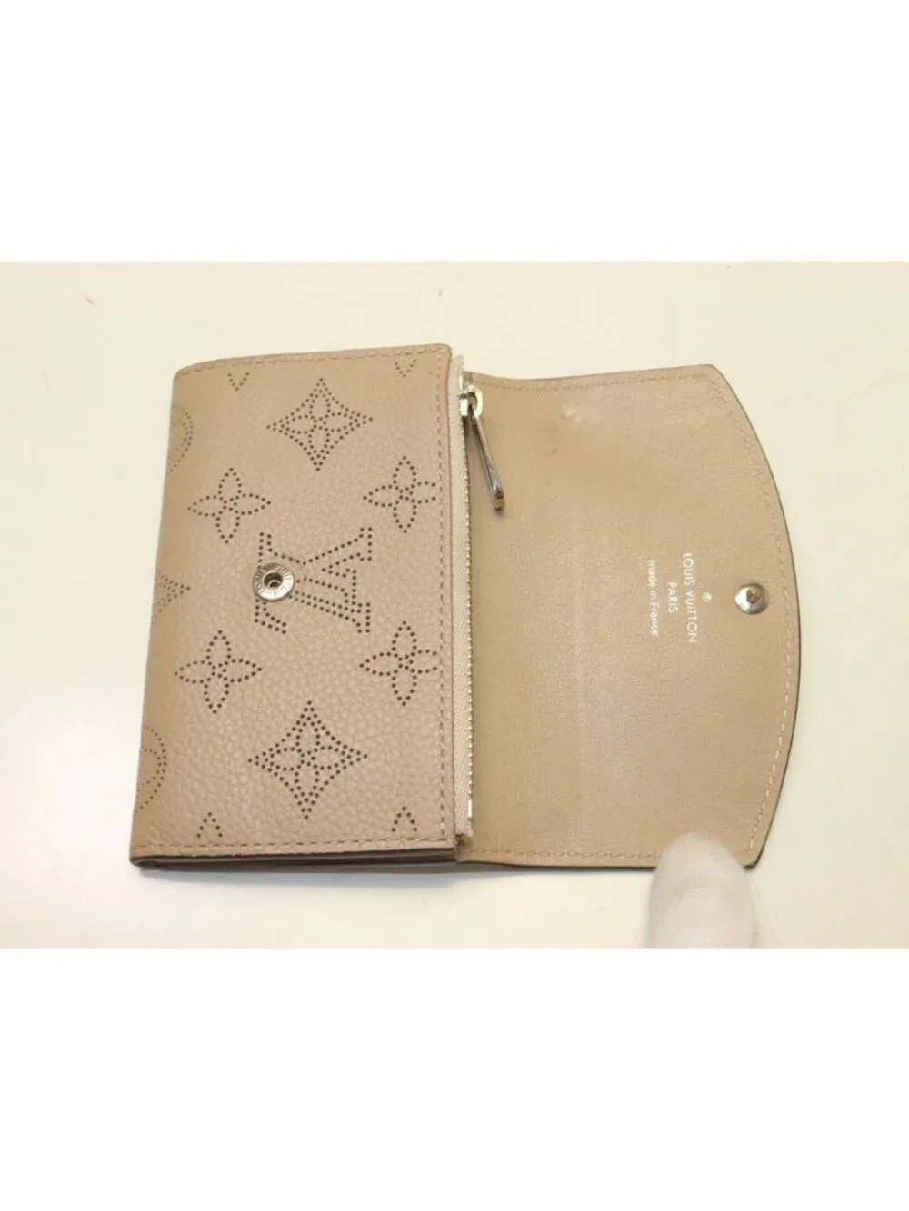 Louis Vuitton Mahina Porte-Monnaie Anae Compact